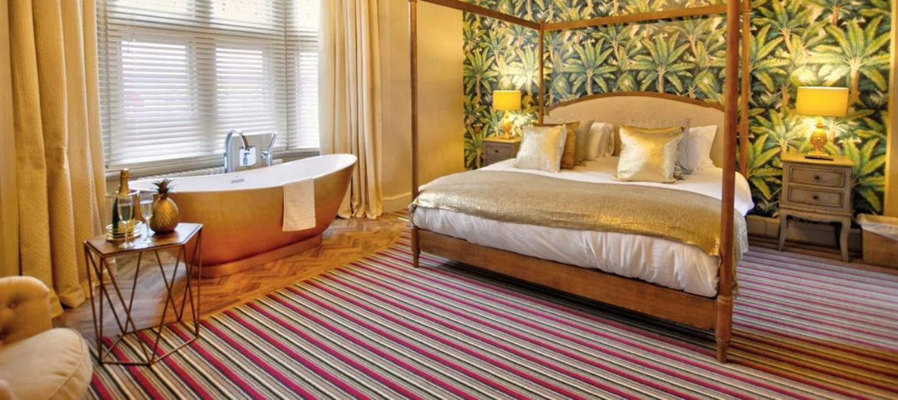 The Royal Hotel Crewe, A Brilliant Collection, Powered By Oyo Εξωτερικό φωτογραφία